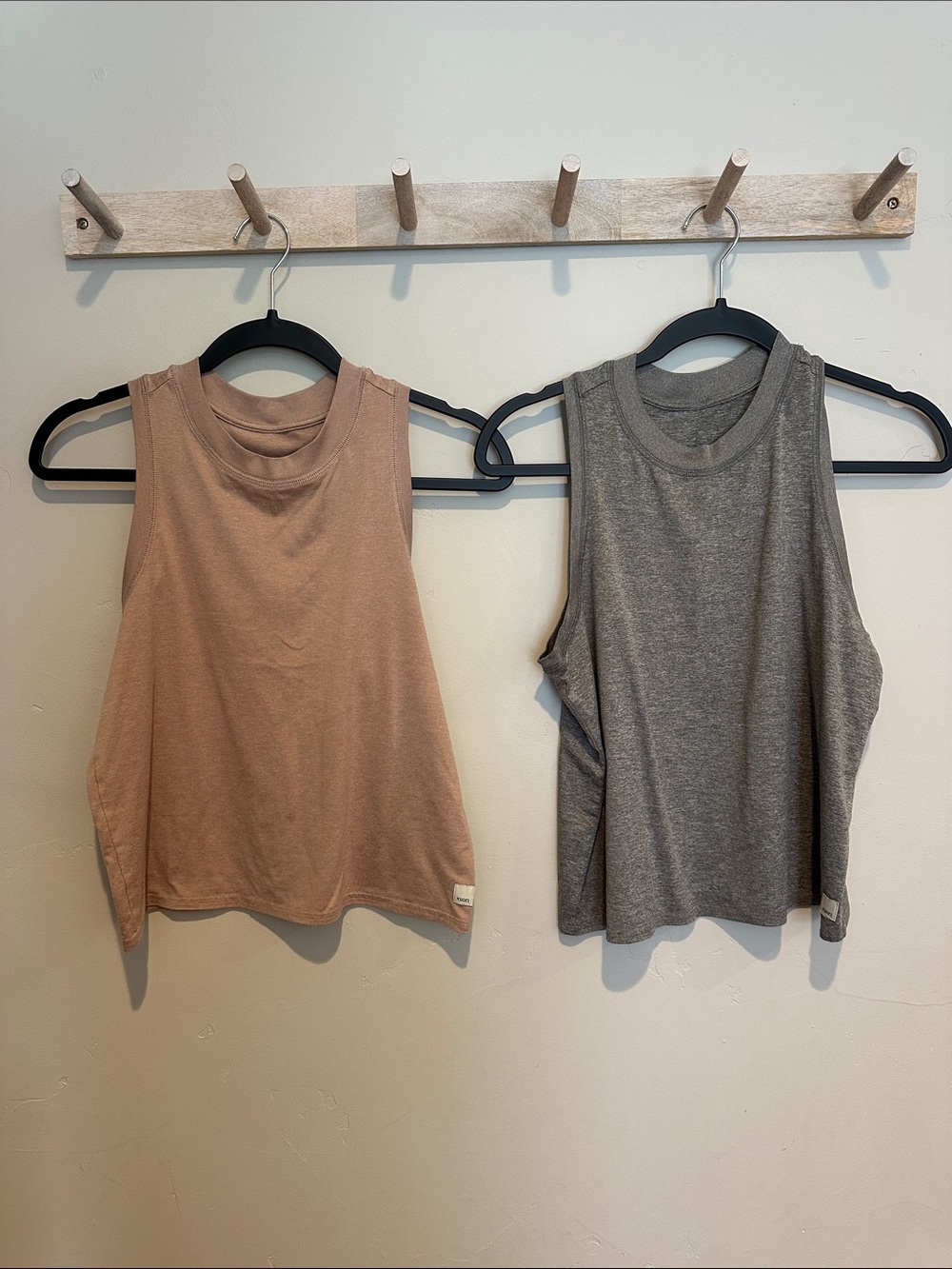 Vuori Dual Tank Set in Taupe and Heather Gray